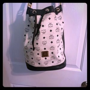 Vintage Authentic MCM XL Bucket NAVY/WHITE